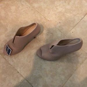 New leather Nine West booties